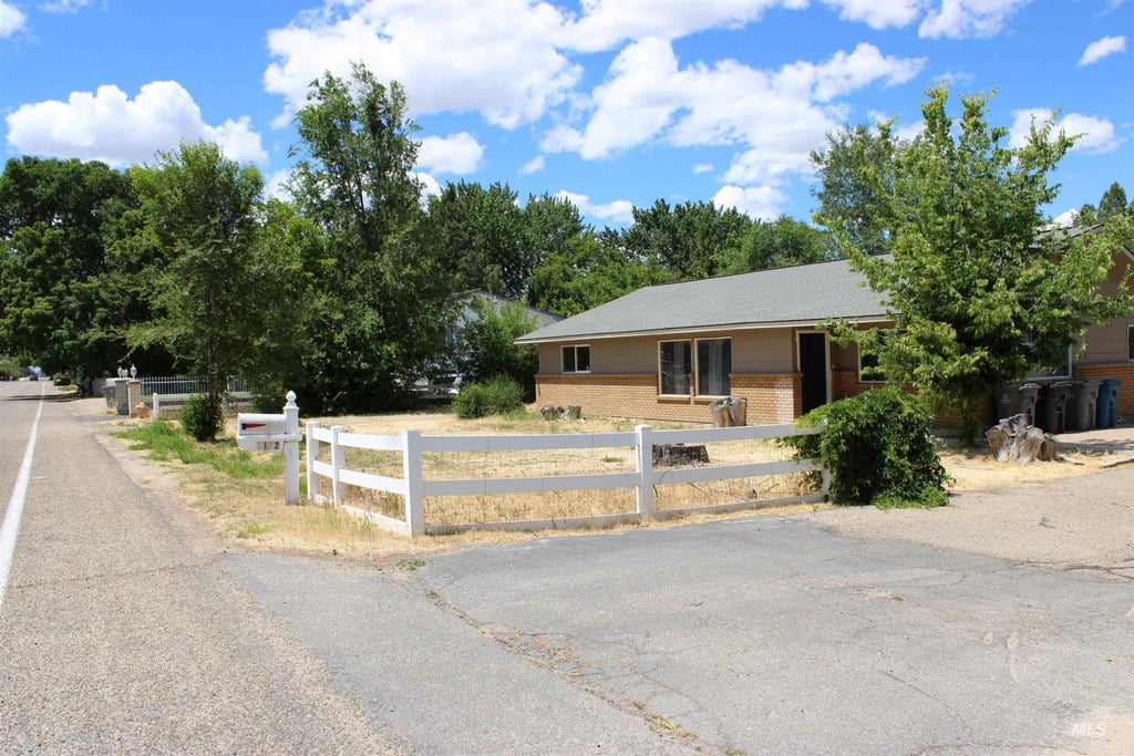 Photo of 1112 Smith Ave, Nampa, ID 83651 (MLS # 98991527)