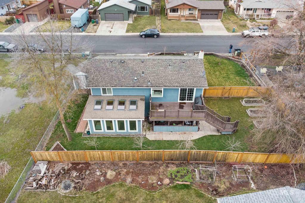 Photo of 814 Valley View Dr, Moscow, ID 83843 (MLS # 98977366)