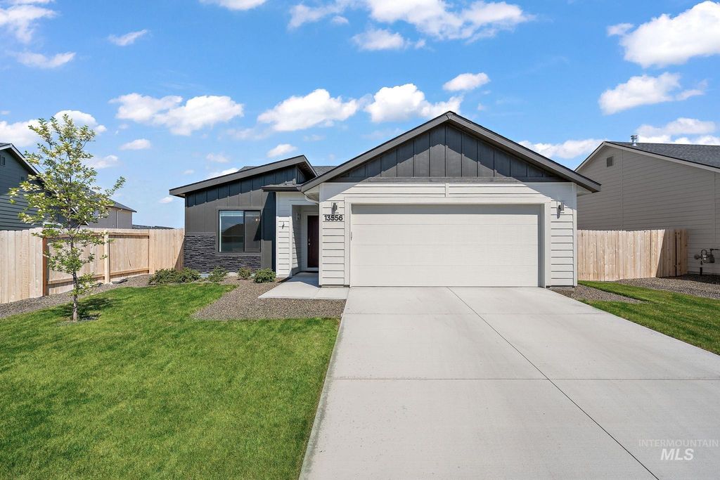 Photo of 13556 Pierce Ct, Caldwell, ID 83607 (MLS # 98972377)