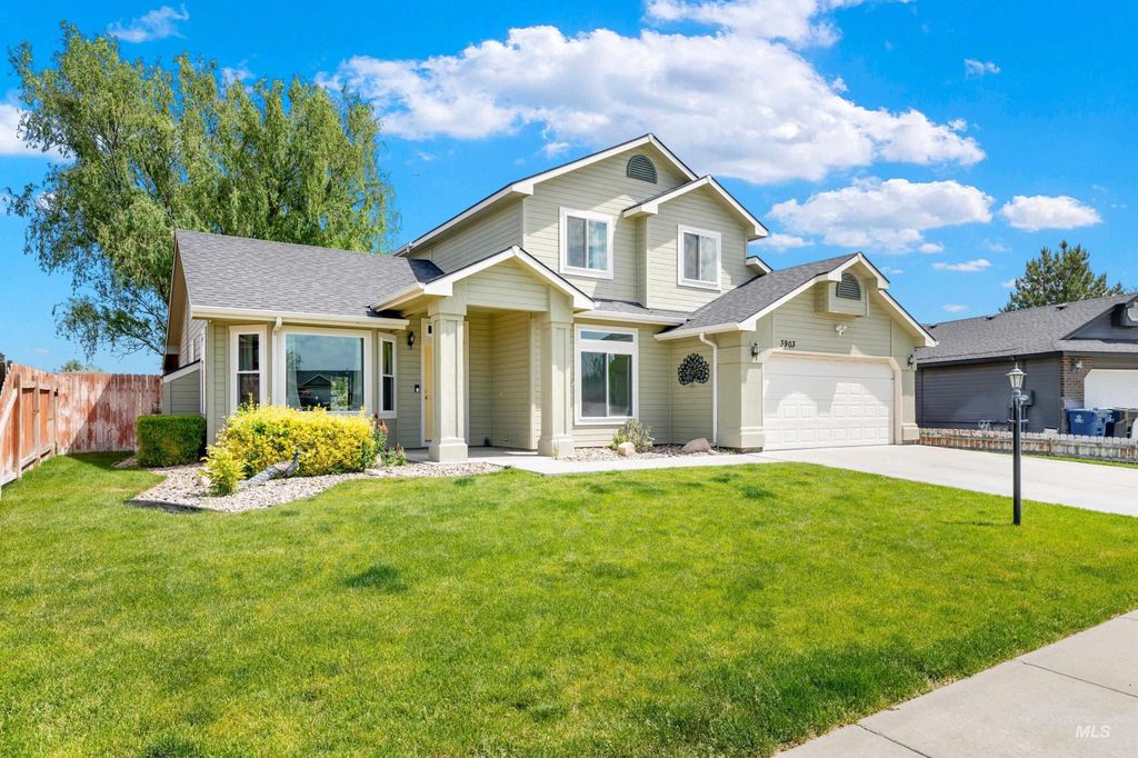 Photo of 3903 Stonehedge Way, Caldwell, ID 83605 (MLS # 98985982)