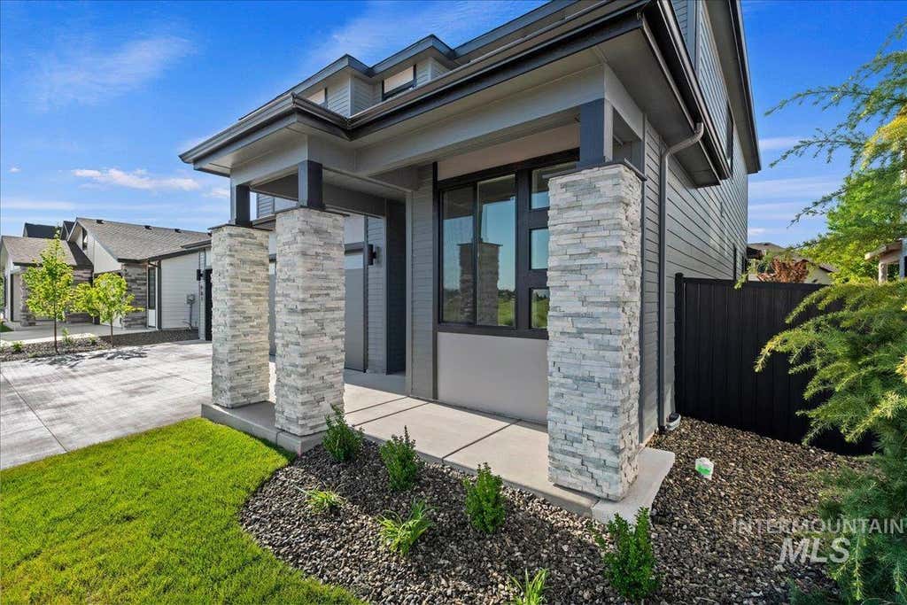 Photo of 985 W Malbar St, Meridian, ID 83646 (MLS # 98986027)