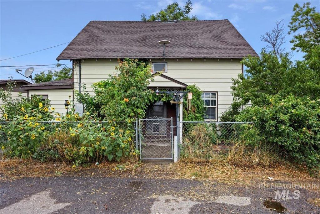 Photo of 501 4th Avenue W, Twin Falls, ID 83301 (MLS # 98959705)