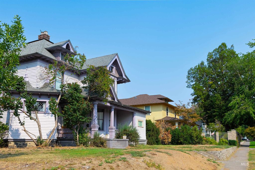 Photo of 507 7th Ave, Lewiston, ID 83501 (MLS # 98960955)