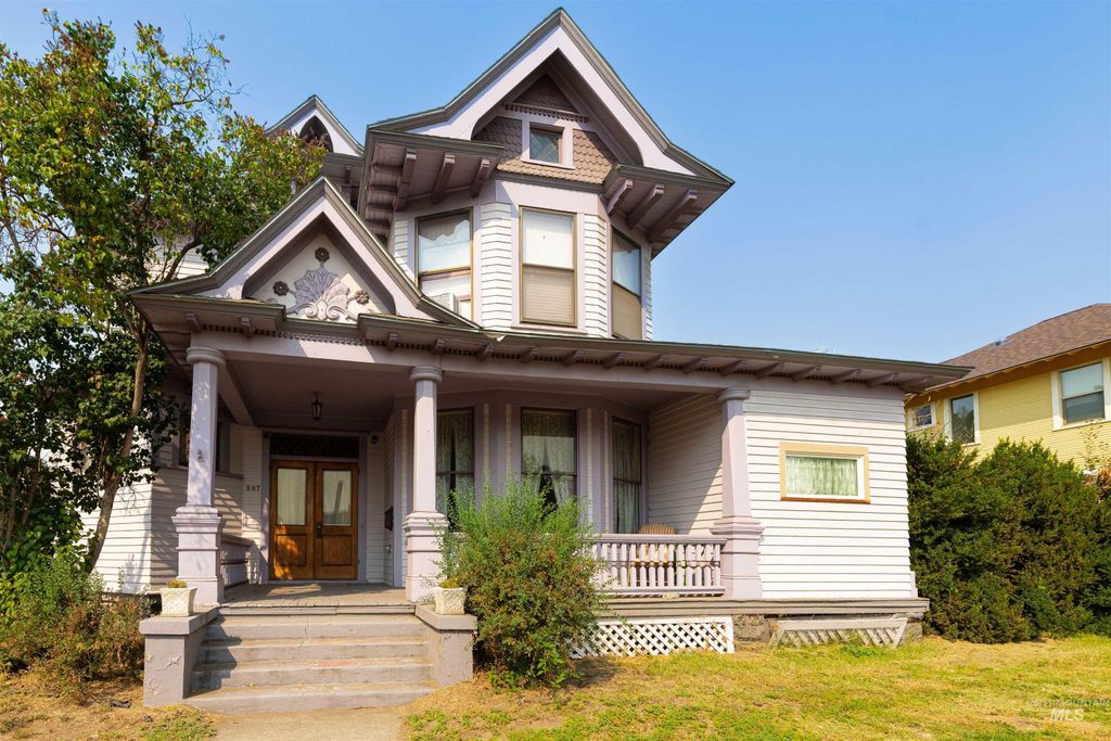 Photo of 507 7th Ave, Lewiston, ID 83501 (MLS # 98960955)