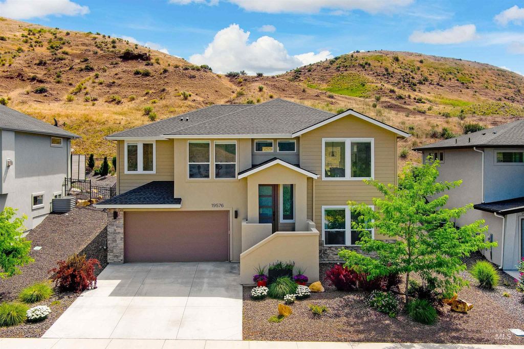 Photo of 19576 N Mcleod Way, Eagle, ID 83714 (MLS # 98981804)