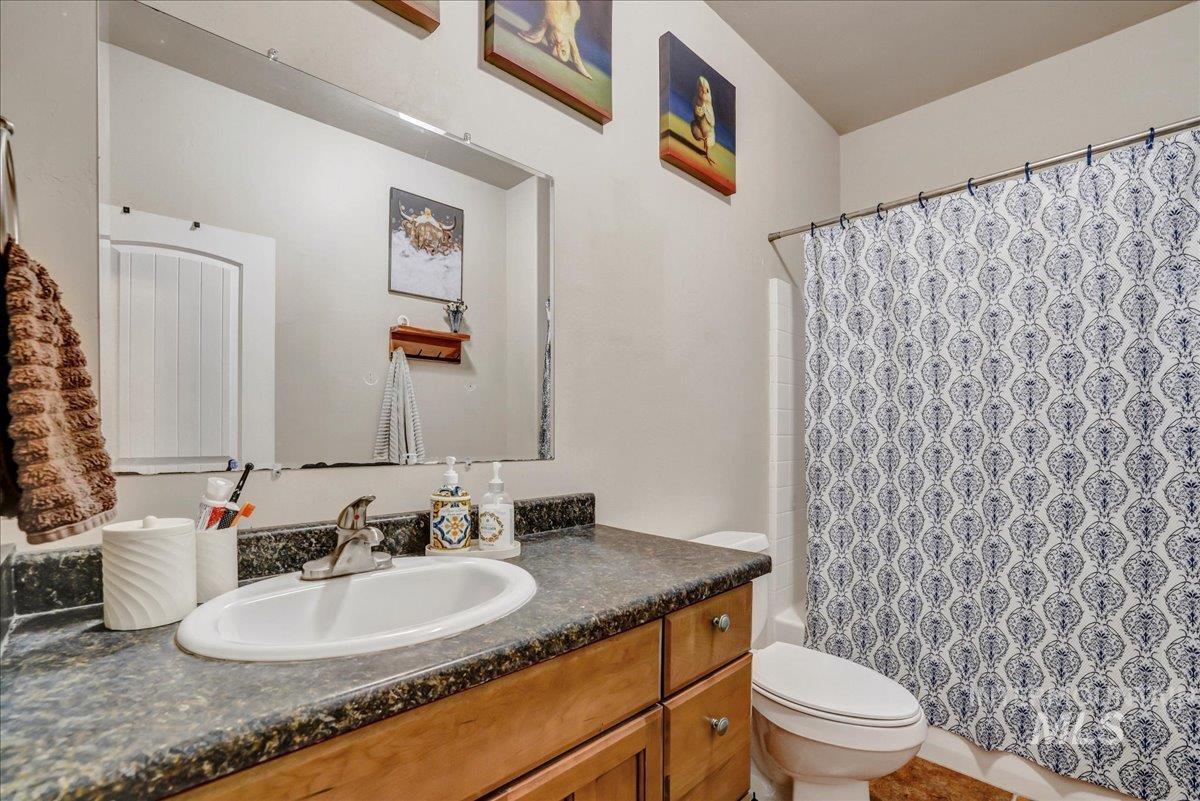 Bathroom with vanity and shower / bathtub combination with curtain