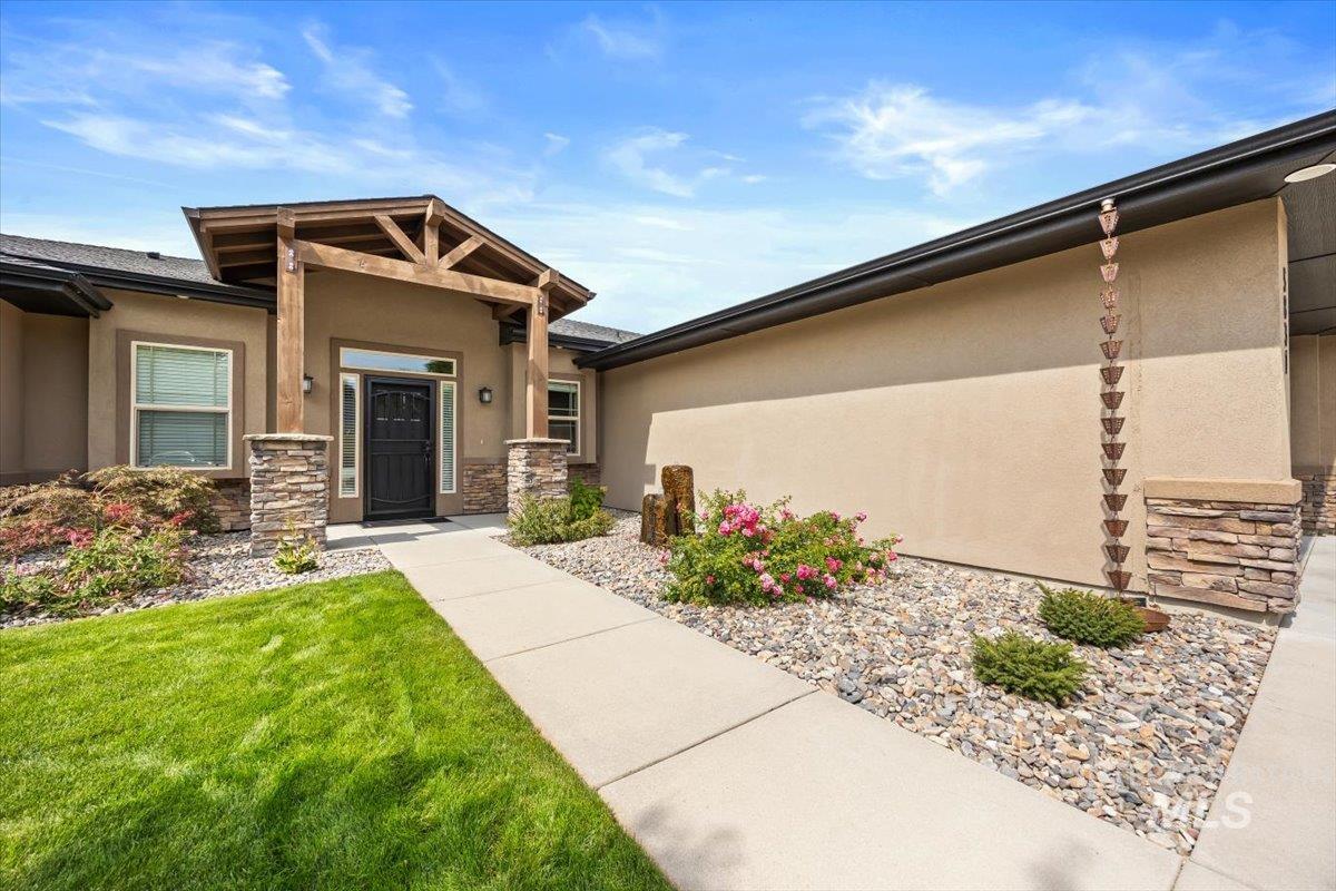 5831 N Saguaro Hills Place