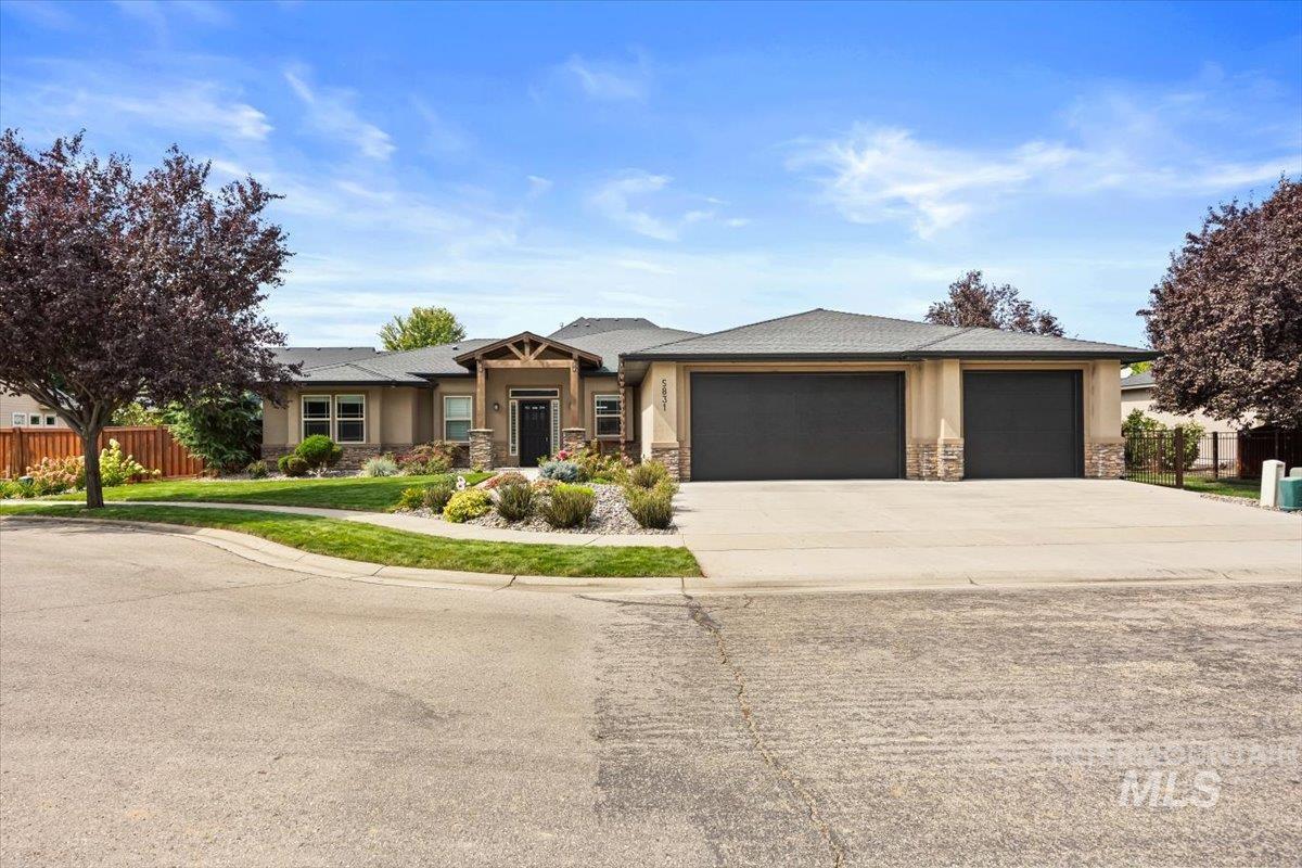 5831 N Saguaro Hills Place