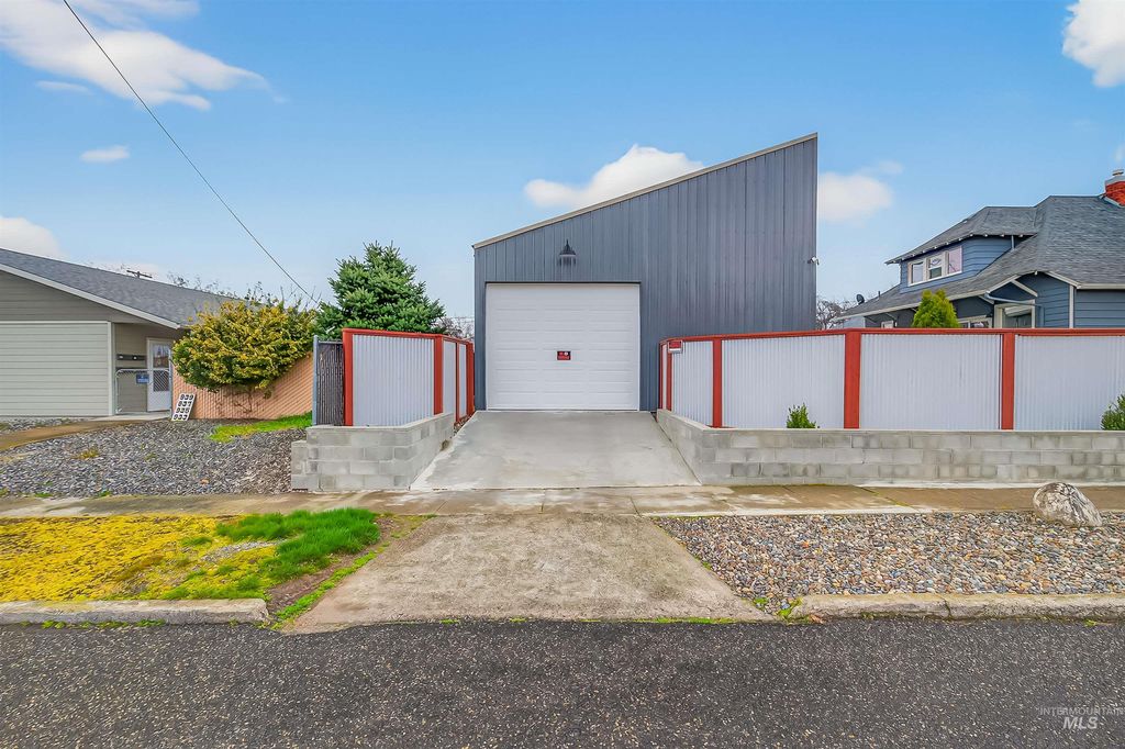 Photo of 716 Chestnut Street, Clarkston, WA 99403 (MLS # 98979049)