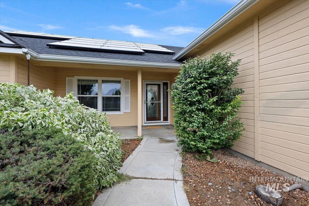Photo of 4000 E Chesapeake Dr, Nampa, ID 83686 (MLS # 98999939)