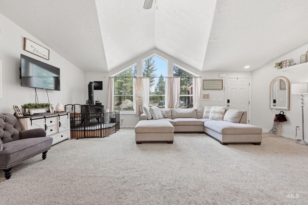 Photo of 17 Mountain Meadow Rd, Idaho City, ID 83631 (MLS # 98985328)