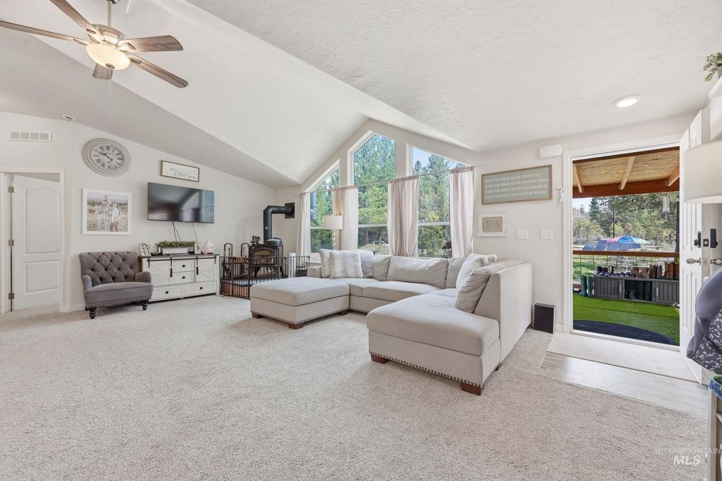 Photo of 17 Mountain Meadow Rd, Idaho City, ID 83631 (MLS # 98985328)