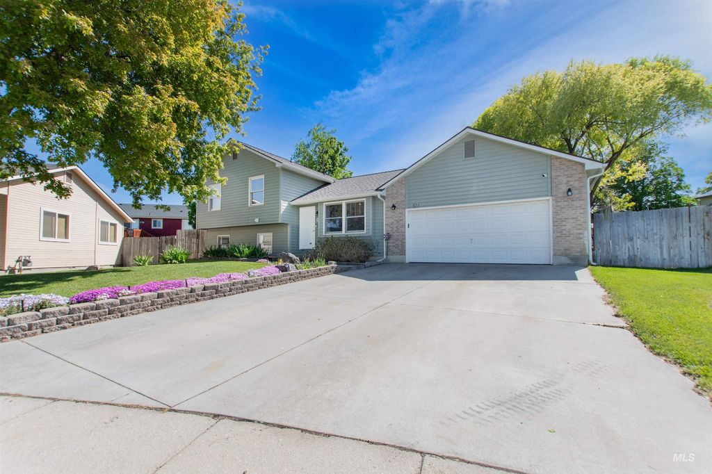 Photo of 521 Massachusetts Ct, Nampa, ID 83686 (MLS # 98984391)