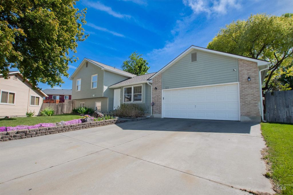 Photo of 521 Massachusetts Ct, Nampa, ID 83686 (MLS # 98984391)