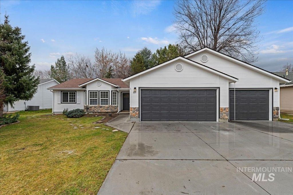 Photo of 89 S Firwood Ave, Eagle, ID 83616 (MLS # 98976590)