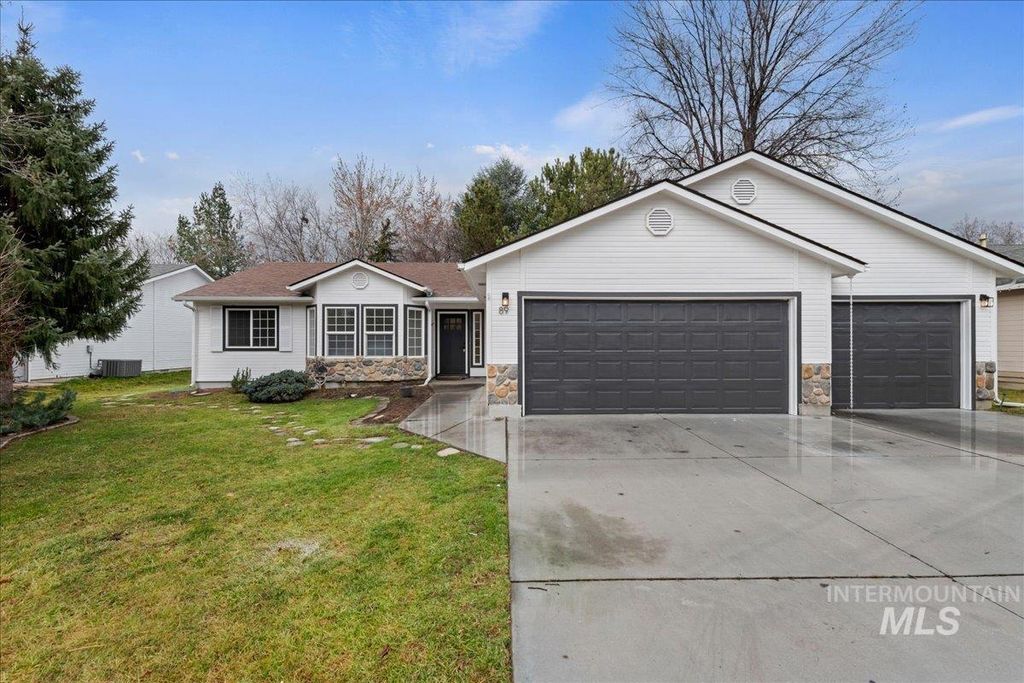 Photo of 89 S Firwood Ave, Eagle, ID 83616 (MLS # 98976590)