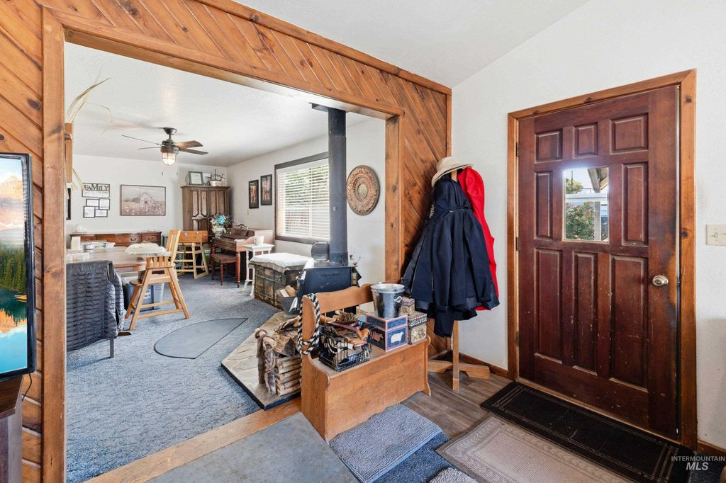 Photo of 2706 N Middleton Rd, Nampa, ID 83651 (MLS # 98981104)