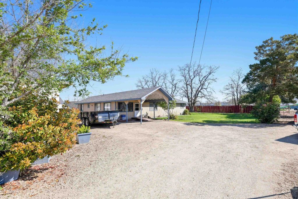 Photo of 2706 N Middleton Rd, Nampa, ID 83651 (MLS # 98981104)