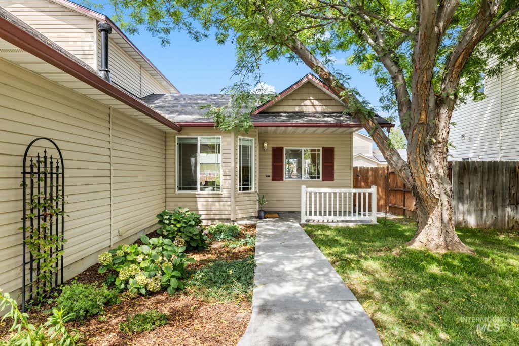 Photo of 10570 Gossamer Ct, Nampa, ID 83687 (MLS # 98998747)
