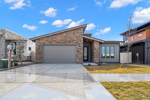 Photo of 737 W Wrangler St, Meridian, ID 83646 (MLS # 98983289)