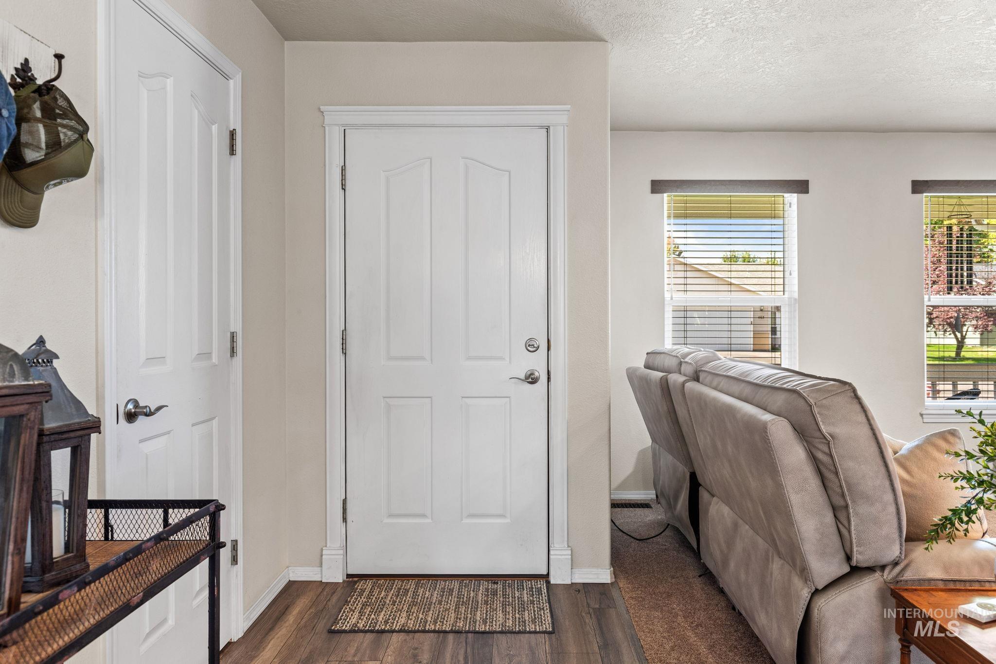 440 N Nebula Ave