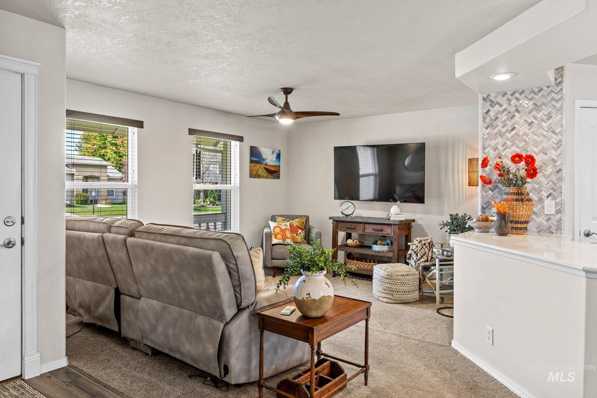 440 N Nebula Ave