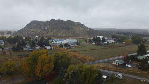 Photo of 500 Somerville Street, Jordan Valley, OR 97910 (MLS # 98965791)