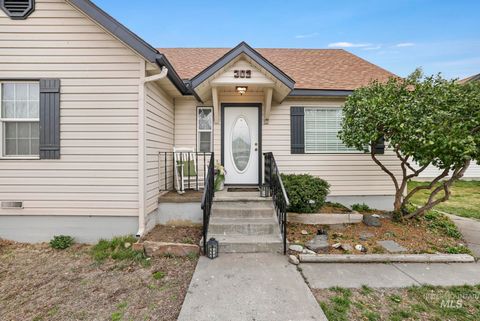 Photo of 302 Nevada Street, Gooding, ID 83330 (MLS # 98969654)