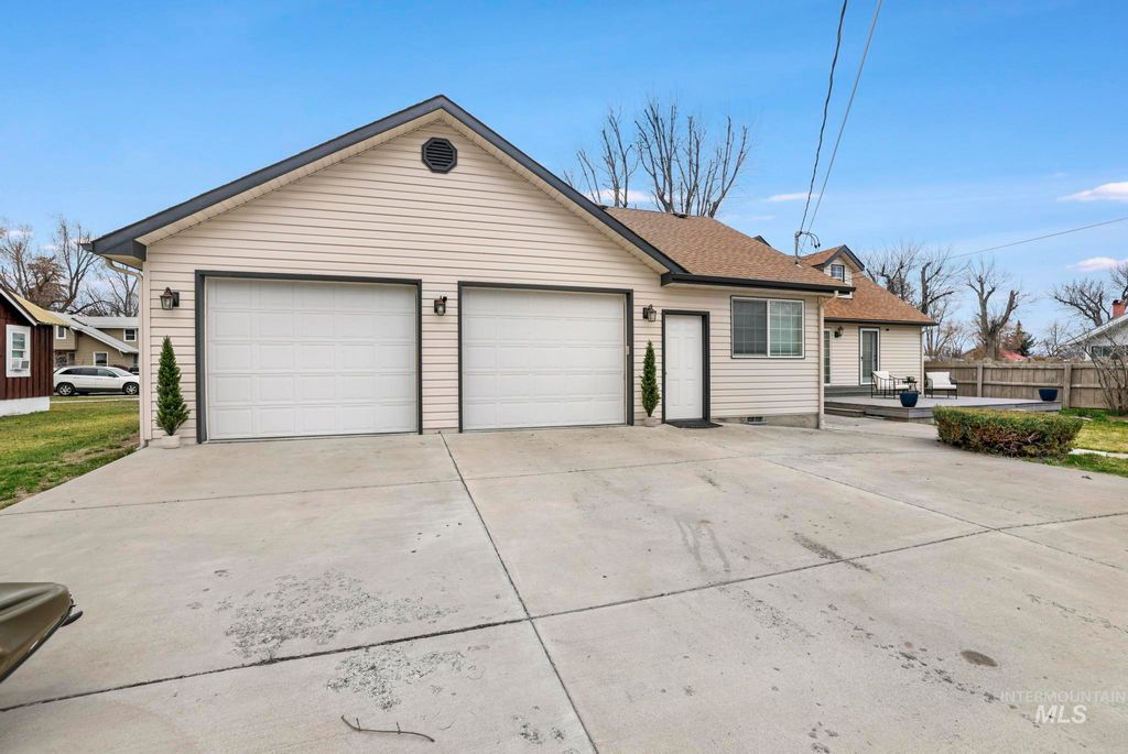 Photo of 302 Nevada Street, Gooding, ID 83330 (MLS # 98969654)