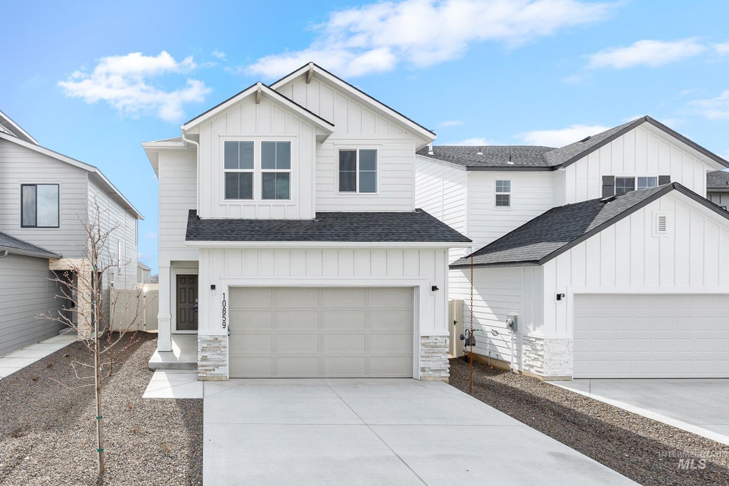 Photo of 952 Thunderbolt St, Mountain Home, ID 83647 (MLS # 98989358)