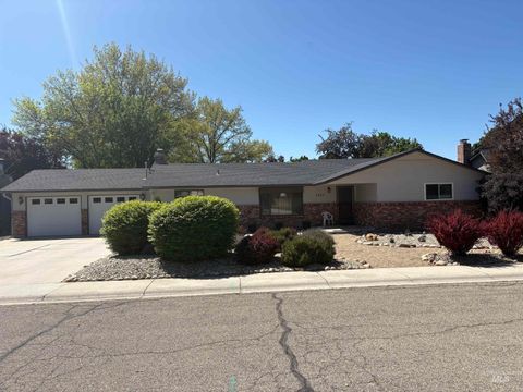 Photo of 5393 N Fieldcrest Dr, Boise, ID 83704 (MLS # 98984952)