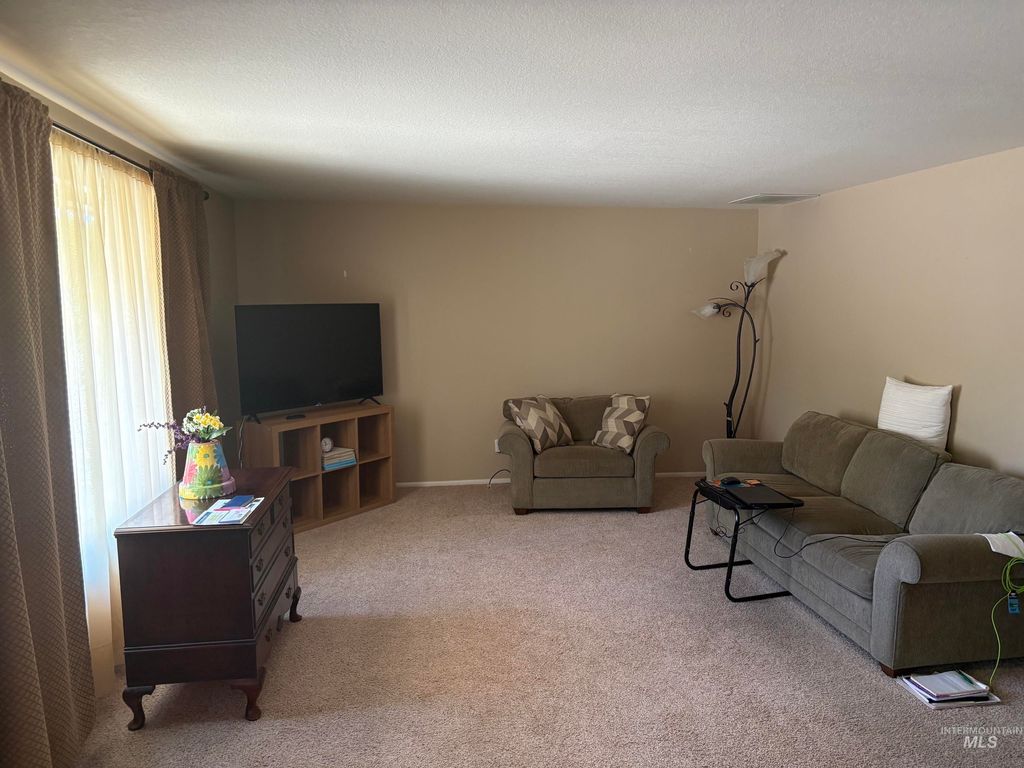 Photo of 5393 N Fieldcrest Dr, Boise, ID 83704 (MLS # 98984952)