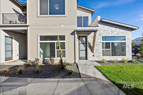 Photo of 728 S Calhoun Ln, Star, ID 83669 (MLS # 98964430)