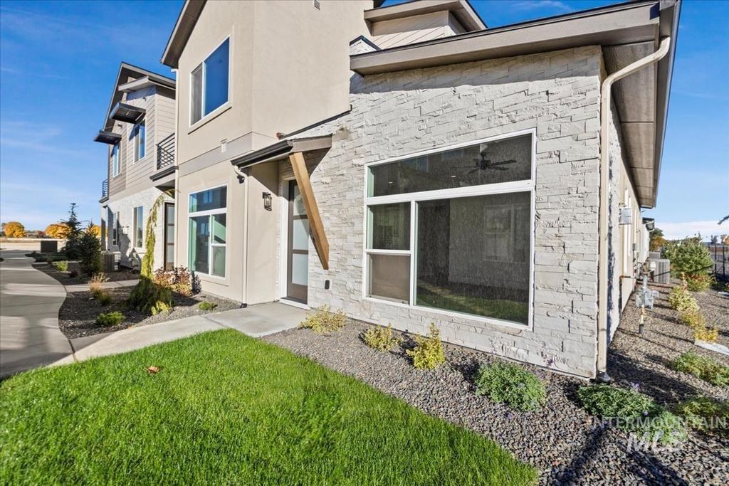 Photo of 728 S Calhoun Ln, Star, ID 83669 (MLS # 98964430)