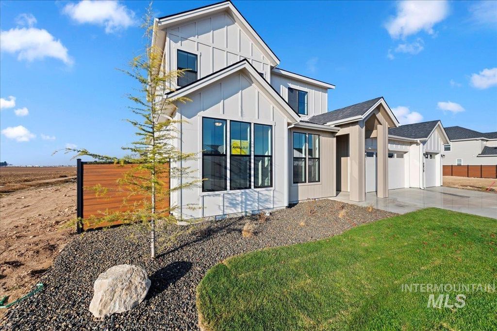 Photo of 6829 N Valley Breeze Avenue, Meridian, ID 83646 (MLS # 98969239)