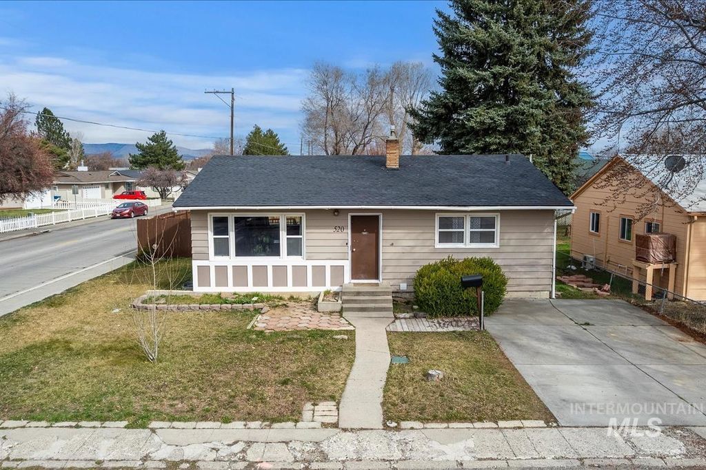 Photo of 520 N 11th E, Mountain Home, ID 83647 (MLS # 98978110)