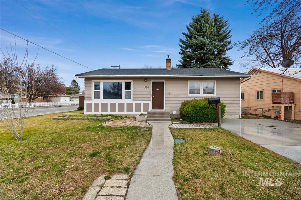 Photo of 520 N 11th E, Mountain Home, ID 83647 (MLS # 98978110)