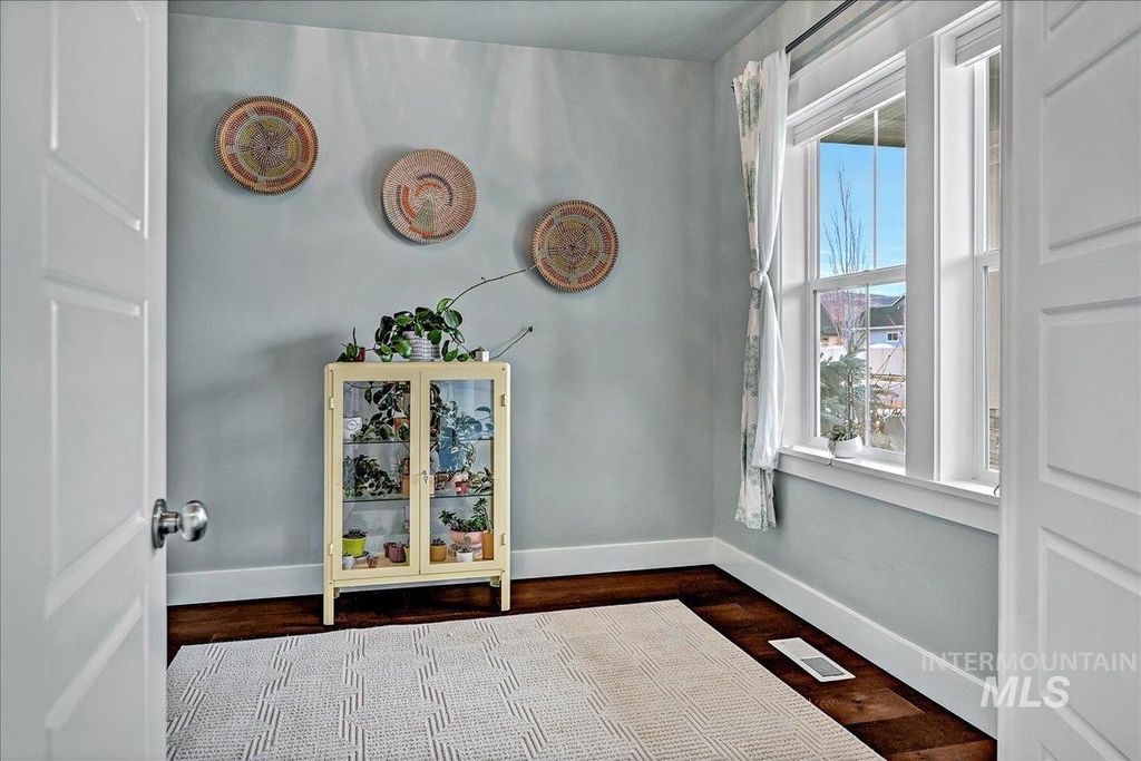 Photo of 7713 S Wagons West Avenue, Boise, ID 83716 (MLS # 98978700)