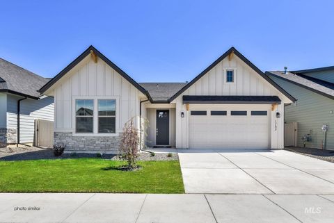 Photo of 1750 N Green Pine Ln, Star, ID 83669 (MLS # 98976229)