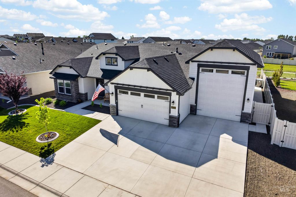 Photo of 10231 W Trident Ridge Dr, Star, ID 83669 (MLS # 98985774)