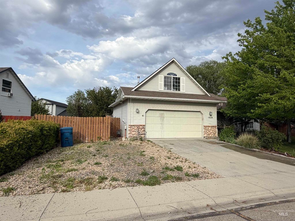 Photo of 1624 S Boundary St, Nampa, ID 83686 (MLS # 98985884)