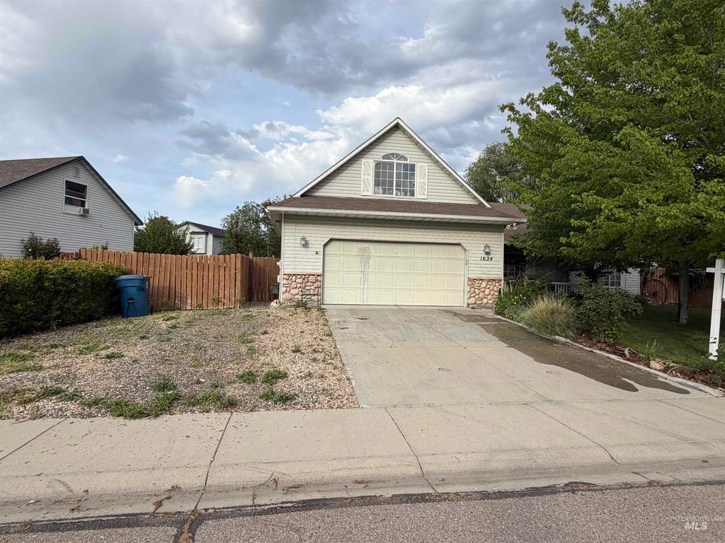 Photo of 1624 S Boundary St, Nampa, ID 83686 (MLS # 98985884)
