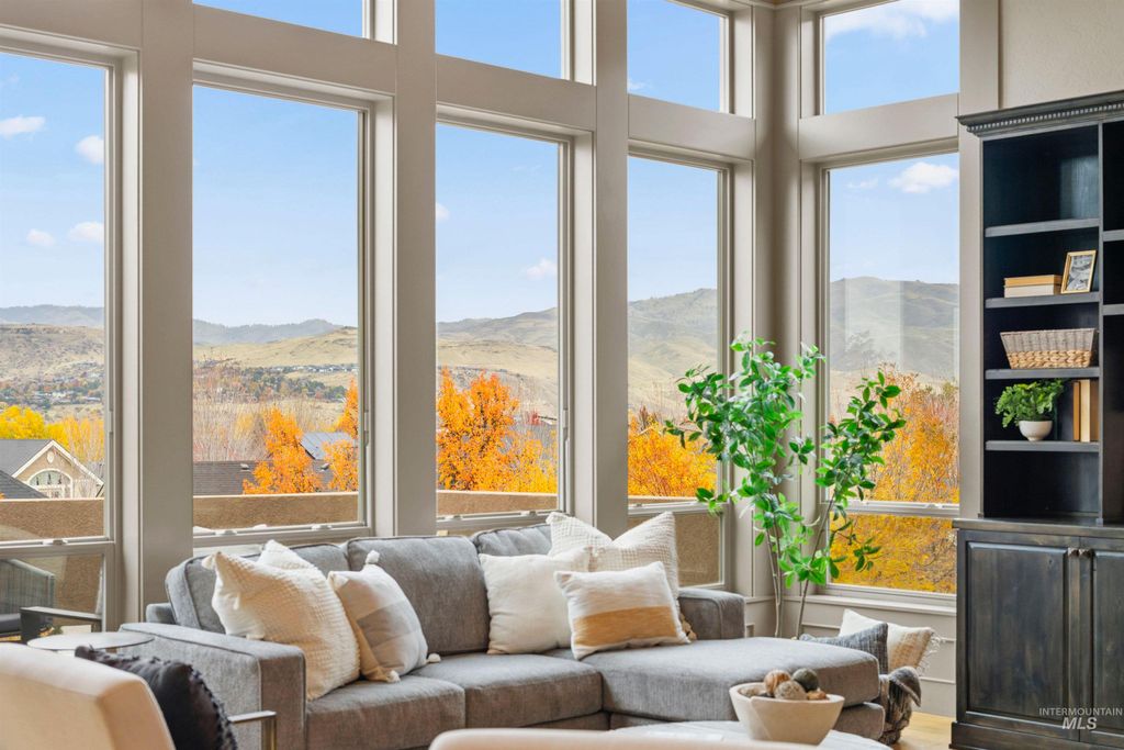 Photo of 1008 E Insignia Drive, Boise, ID 83716 (MLS # 98966778)