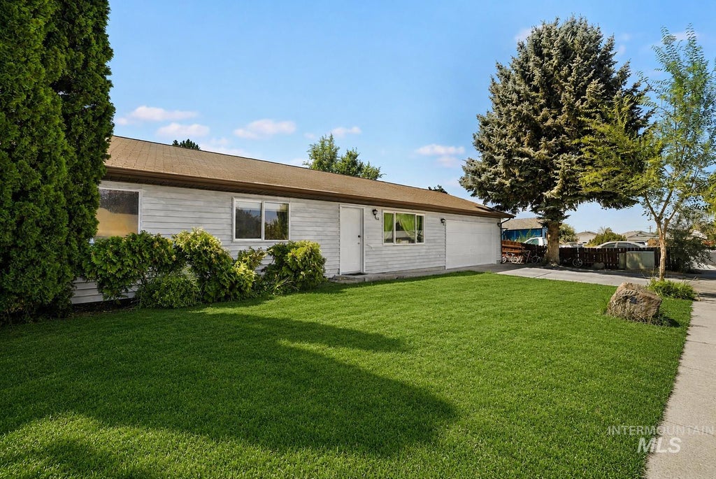 Photo of 152 Cordova Ave, Twin Falls, ID 83301 (MLS # 98998371)