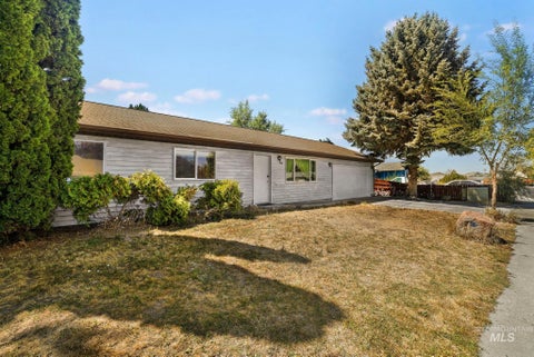 Photo of 152 Cordova Ave, Twin Falls, ID 83301 (MLS # 98998371)