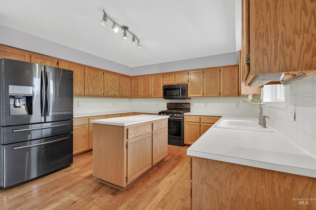 Photo of 2901 Knollcrest Dr, Lewiston, ID 83501 (MLS # 98971604)