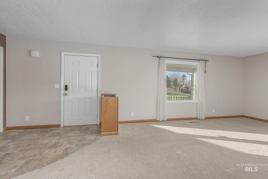 Photo of 4555 Hyline Rd, Ontario, OR 97914 (MLS # 98968389)