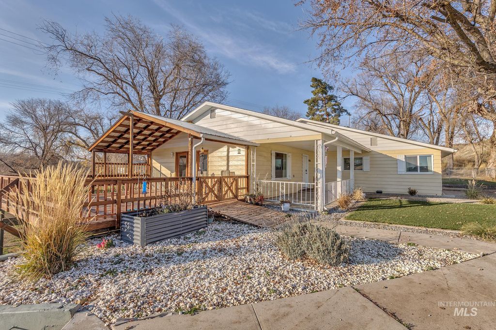 Photo of 4555 Hyline Rd, Ontario, OR 97914 (MLS # 98968389)