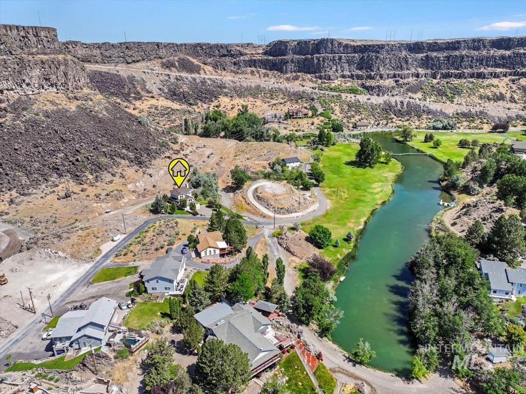 Photo of 711 Falls View Dr, Twin Falls, ID 83301 (MLS # 98952992)
