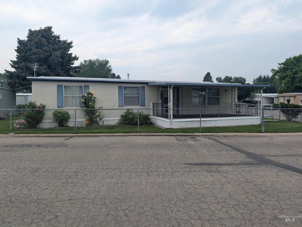 Photo of 323 W Oak Circle, Boise, ID 83713 (MLS # 98994958)